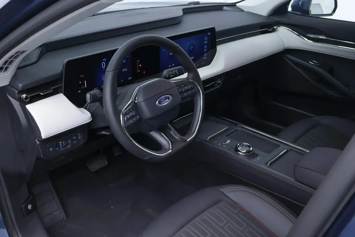 فورد تورس موديل 2025 - الصورة 5